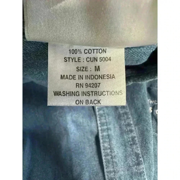 Vintage Disney Store Mickey Cintas Employee Uniform Denim Button Down Shirt sz M - Picture 6 of 6